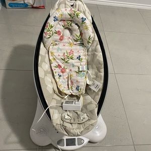4 moms mamaroo moving infant seat